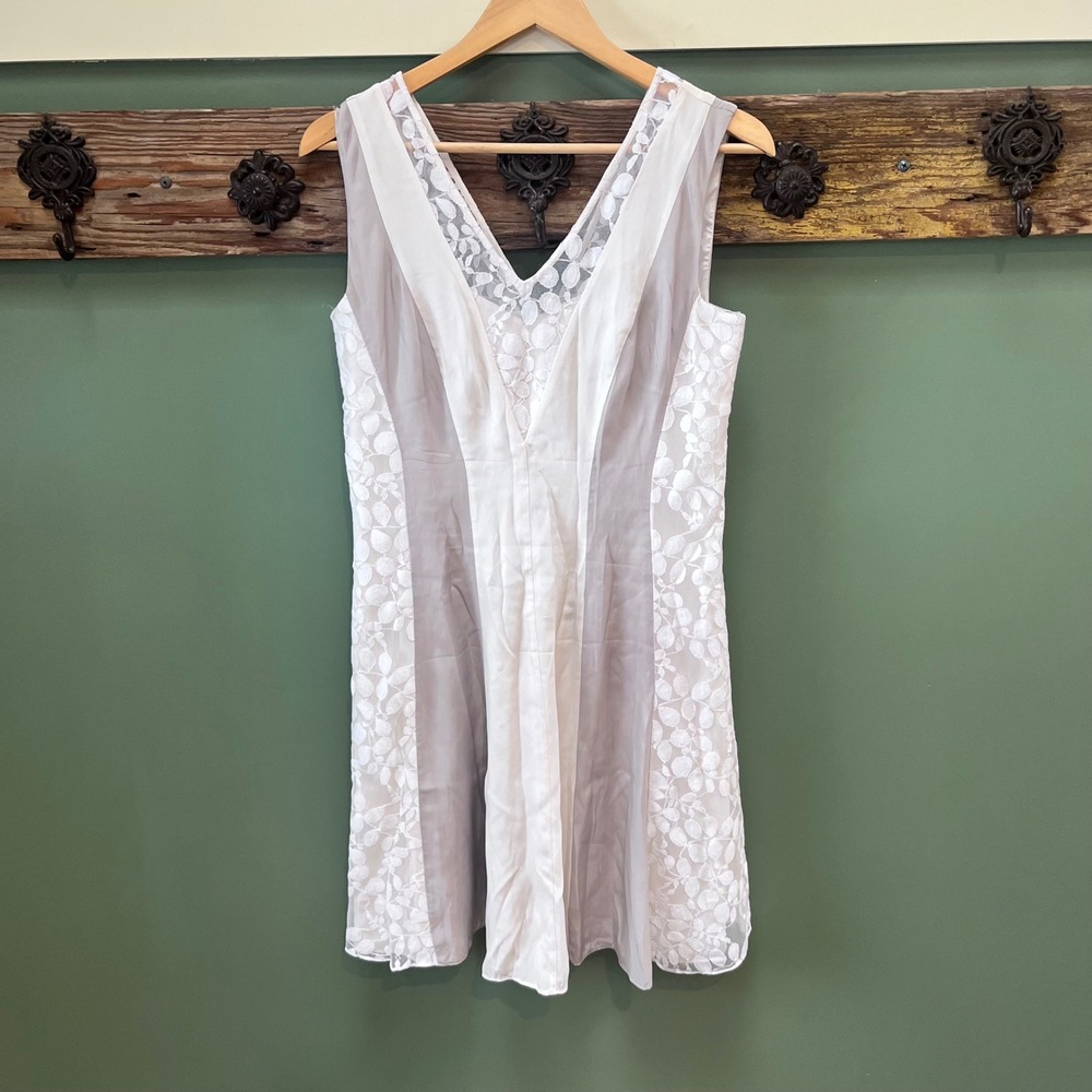 REISS Seville‎ White/Gray Floral Lace Overlay V Neck Sleeveless Dress Size 8